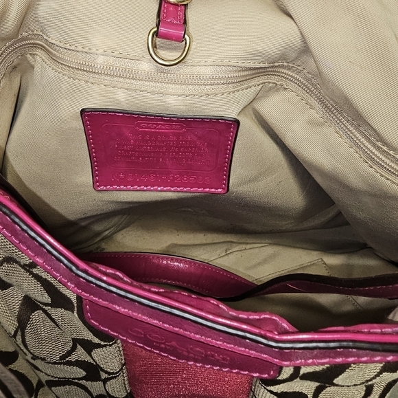 COACH BAG X-LARGE TOTE JACQUARD C with Hot Pink Vinyl 18" w x 11.5" L - Picture 10 of 14